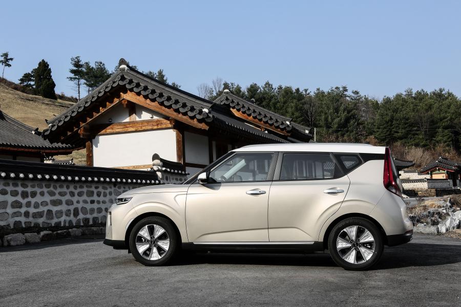  Kia Soul EV (SK3) 2019 года  (KR) (фото 8 из 35)